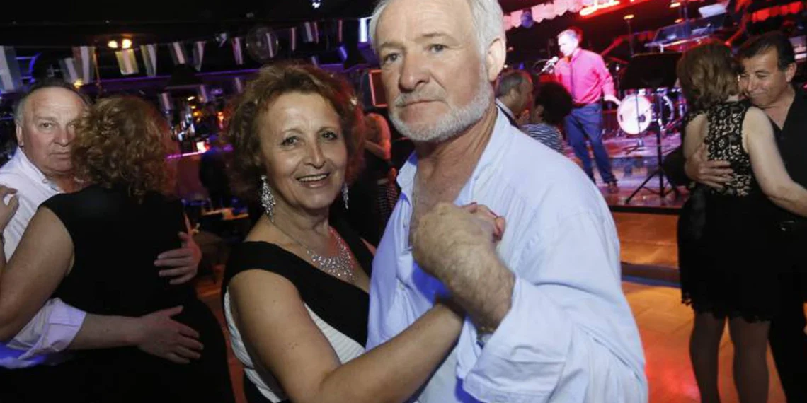 Casares lleva a sus mayores a bailar