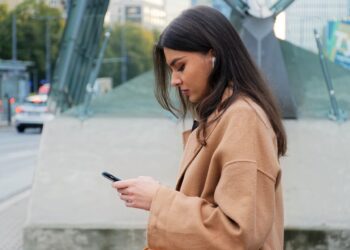Cinco nuevos foros gratuitos para ayudar a jóvenes a buscar salidas laborales en tecnologías emergentes