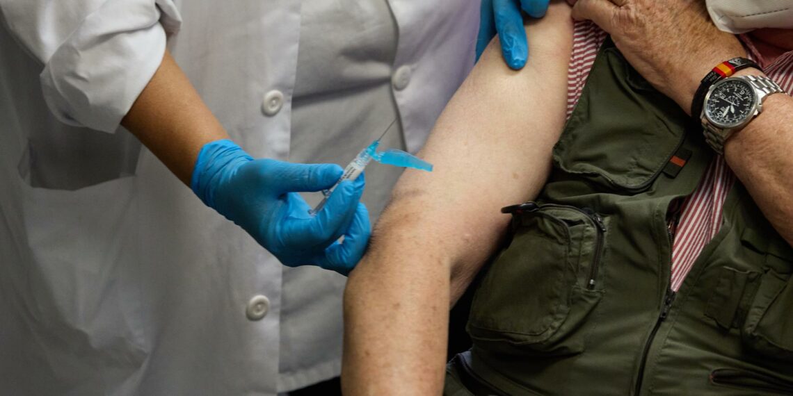 Andalucía inicia este lunes la vacunación de la segunda dosis de recuerdo de Covid-19 a mayores de 60 años