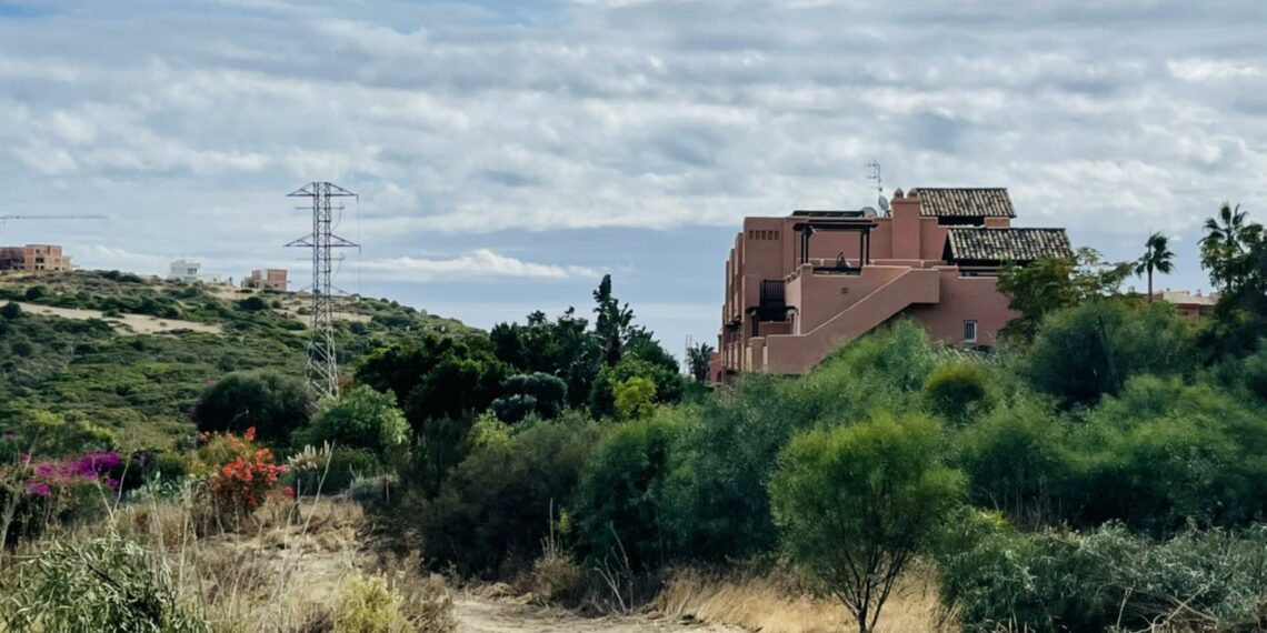 34.000€ invertidos en el soterramiento del cableado eléctrico de Casares del Sol y Majestic