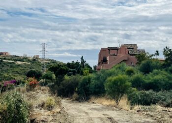 34.000€ invertidos en el soterramiento del cableado eléctrico de Casares del Sol y Majestic