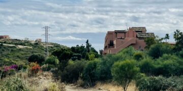 34.000€ invertidos en el soterramiento del cableado eléctrico de Casares del Sol y Majestic