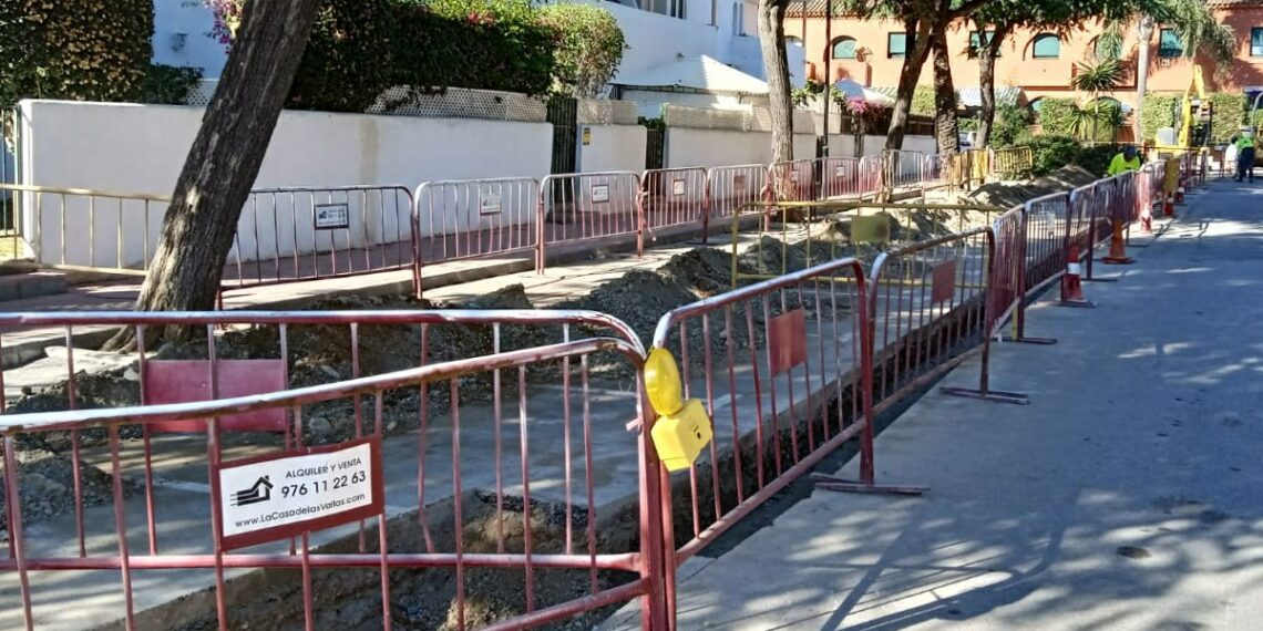 Obras para la canalización del cableado de alta tensión en Marina de Casares