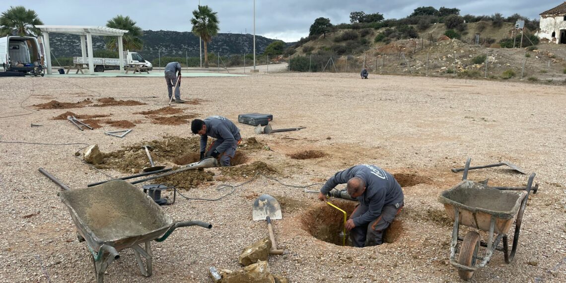 Arrancan las obras de instalación del parque infantil de Doña Julia
