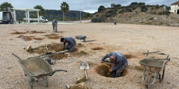 Arrancan las obras de instalación del  parque infantil de Doña Julia