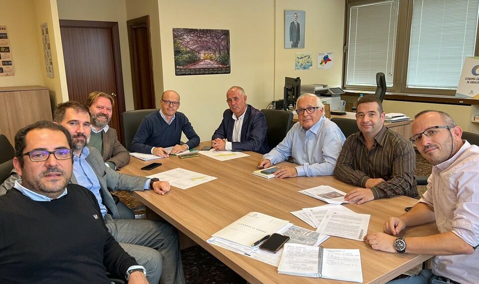 Manilva insiste en la regeneración de la playa del Castillo y la ampliación de la concesión de Chiringuitos