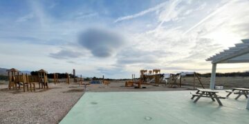 Así avanzan las obras del parque infantil de Doña Julia en Casares Costa