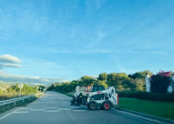 Mantenimiento de la carretera que une Casares con la  Costa