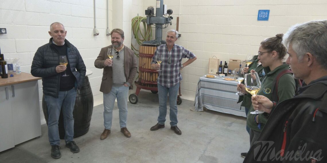 Los estudiantes del curso de Elaboración de Vinos y Licores visitan Bodegas Manilva