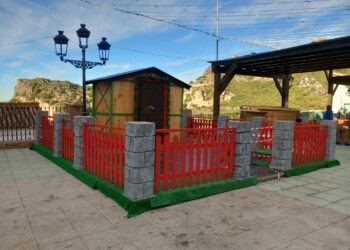 Casares disfruta este fin de semana del Poblado de Papa Noel en el Paseo de la Carrera