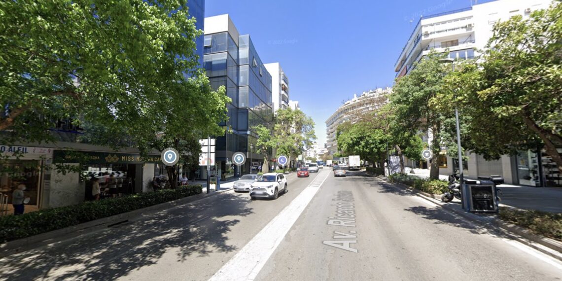 La Guardia Civil despliega un operativo y registra un edificio en el centro de Marbella