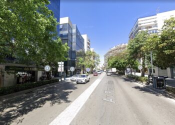 La Guardia Civil despliega un operativo y registra un edificio en el centro de Marbella