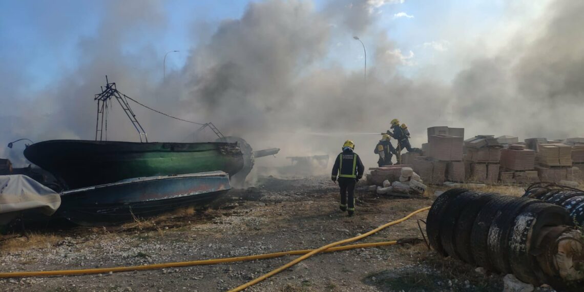 Incendio en el puerto de Málaga: no se lamentan daños personales