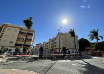 Una rotonda dará fluidez al tráfico y facilitará el acceso al futuro parking junto a la iglesia del Carmen en Estepona