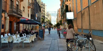 Detienen a unos padres por dejar a su bebé de seis meses solo en una habitación de hotel
