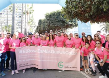 Marbella se vuelca en la lucha contra el cáncer durante la décima Carrera Solidaria Marea Rosa