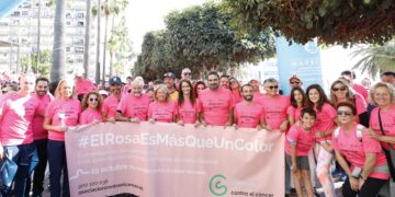 Marbella se vuelca en la lucha contra el cáncer durante la décima Carrera Solidaria Marea Rosa