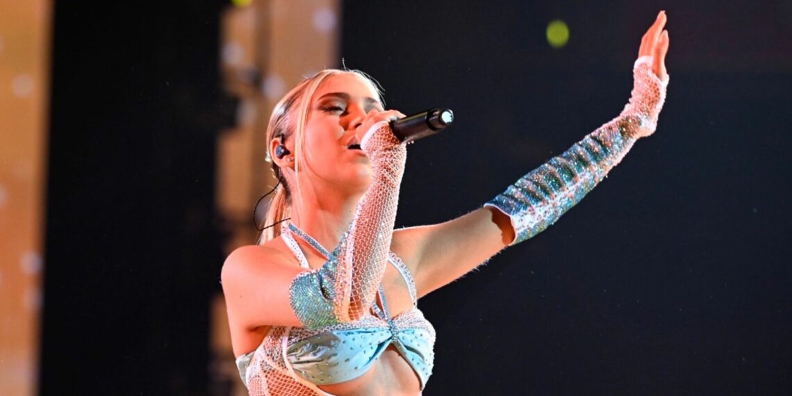 Ana Mena, premio a la Mejor Canción del año en los 40 Music Awards