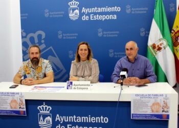 Nueva edición de ‘Escuela de Familias’ en Estepona para abordar asuntos que afectan a jóvenes