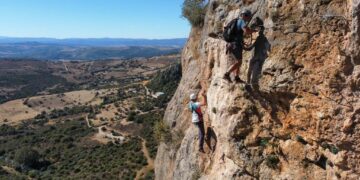 Casares da a conocer las dos vías ferratas del Tajo de La Planá  con ocho semanas de promoción