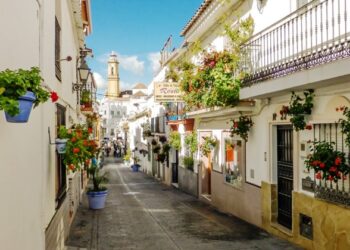 La Junta destina 380 mil euros a Estepona para potenciarla como municipio turístico