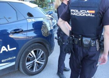 Detenido en Torremolinos a uno de los prófugos más buscados de Suecia por tráfico de drogas Agentes de la Policía Nacional