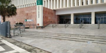 Prisión para los padres detenidos por malos tratos y lesiones a su bebé de un mes que está en UCI