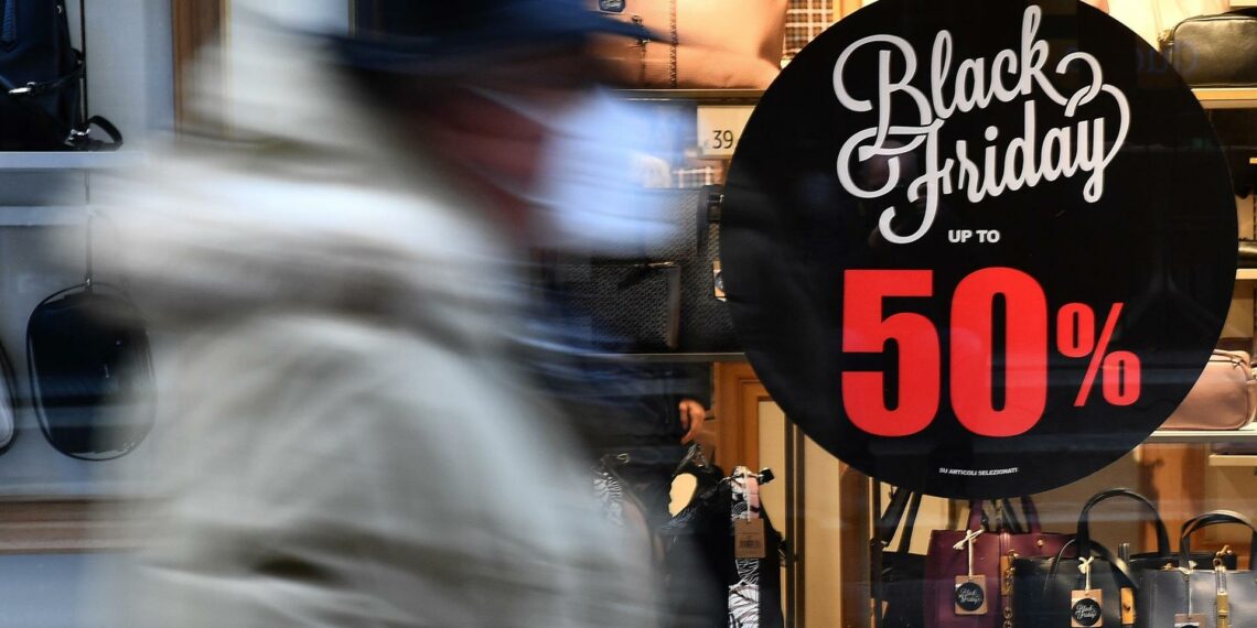 Consumo advierte de desconfiar de anuncios y rebajas llamativas durante el Black Friday