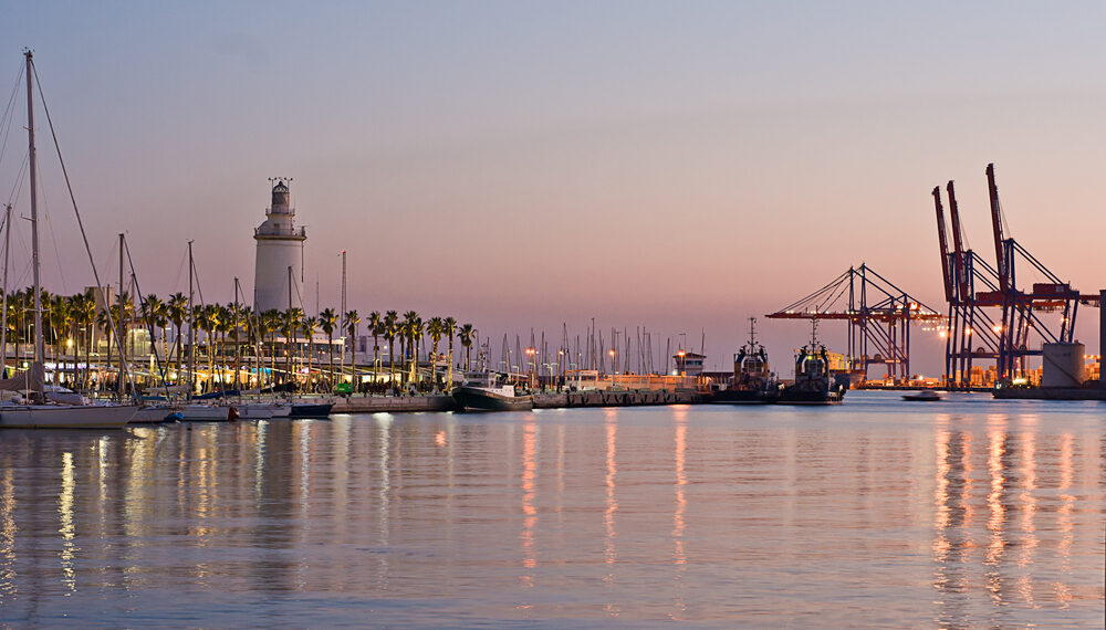 Quince detenidos tras incautar media tonelada de hachís en varias actuaciones en el puerto de Málaga