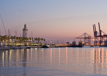 Quince detenidos tras incautar media tonelada de hachís en varias actuaciones en el puerto de Málaga