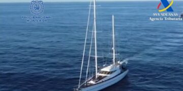 Desarticulada una organización dedicada a introducir cocaína a gran escala en España mediante veleros