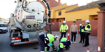Marbella limpia en 2022 más de 27.000 imbornales y 230 kilómetros de la red de saneamiento para evitar inundaciones