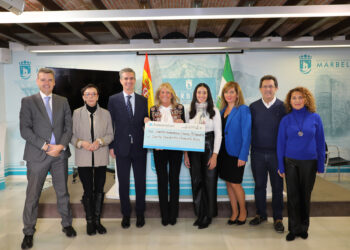 Ayuntamiento, Fundación ‘La Caixa’ y CIT Marbella entregan 2.250 euros para la compra de juguetes