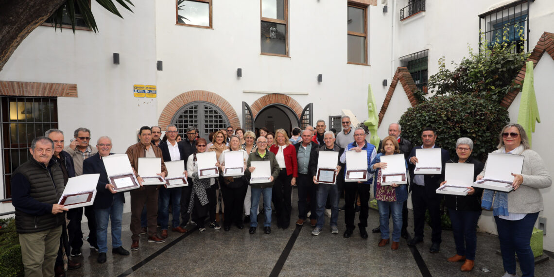 Marbella reconoce “la profesionalidad y entrega” de más de 50 empleados municipales que se han jubilado este año