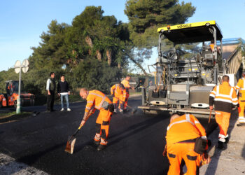 El plan de asfalto de Las Chapas supone la mejora de la seguridad en once calles y más de 16.000 metros cuadrados