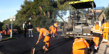 El plan de asfalto de Las Chapas supone la mejora de la seguridad en once calles y más de 16.000 metros cuadrados