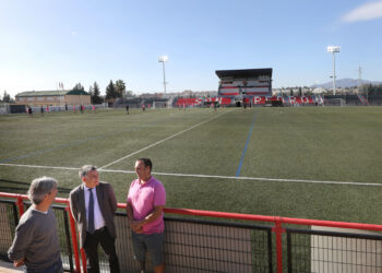 El estadio municipal Antonio Naranjo y el polideportivo Juan José Almagro estrenan iluminación