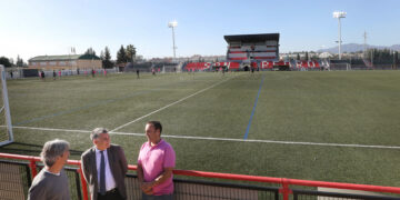 El estadio municipal Antonio Naranjo y el polideportivo Juan José Almagro estrenan iluminación
