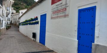 Avanza  ‘Casares se luce’, el plan que busca potenciar la imagen de Casares como pueblo blanco andaluz.