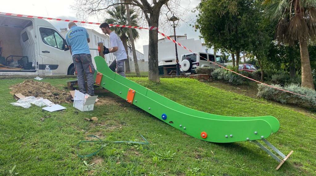 Comienza la construcción de un nuevo parque infantil en Secadero