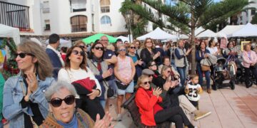 Gran ambiente en el Mercadillo Solidario de Sabinillas