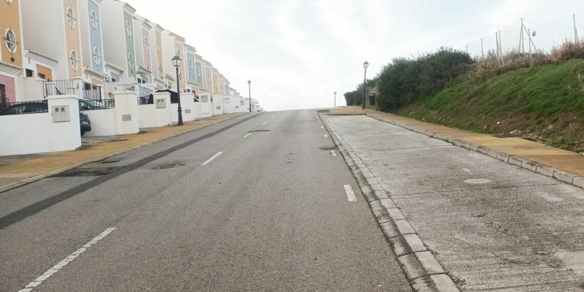 Los trabajos de limpieza y mantenimiento se intensifican en Casares Costa