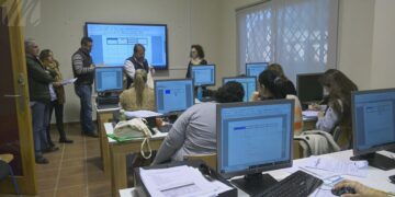 Entrega de material a los alumnos de los cursos con certificado de profesionalidad en Manilva