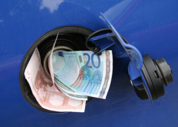 Cómo ahorrar combustible conduciendo