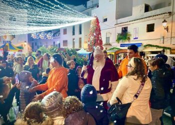 El centro de Casares se convierte un año más en el Poblado de Papá Noel