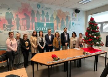 Hidralia entrega un año más con 180 juguetes y 3.750 bolsitas de caramelos a tres asociaciones de Marbella