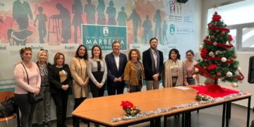 Hidralia entrega un año más con 180 juguetes y 3.750 bolsitas de caramelos a tres asociaciones de Marbella