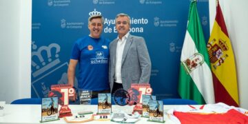 García Urbano recibe al esteponero Andrés Jurado, reciente campeón de la Copa España de BMX