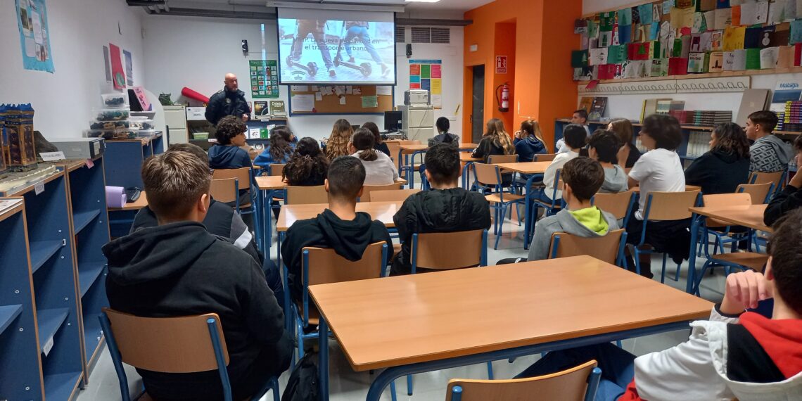 Charlas formativas a los jóvenes esteponeros acerca del uso de patinetes eléctricos y similares