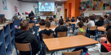 Charlas formativas a los jóvenes esteponeros acerca del uso de patinetes eléctricos y similares